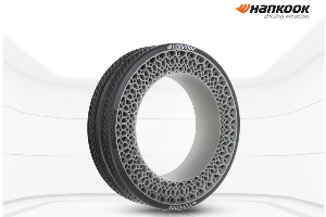 A Hankook futurisztikus levegő nélküli i-Flex koncepcióabroncsot mutat be a CES 2022 kiállításon a Hyundai moduláris Plug & Drive platformjával