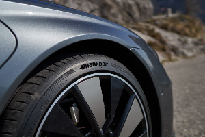 A Hankook is beszáll az elektromos gumiharcba: itt a Ventus iON S