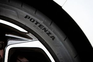 A Bridgestone bemutatta legújabb pályaabroncsát, a Potenza Race-t