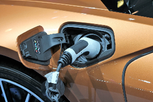 A fogkrém egyik összetevője szinten tarthatja az elektromos autók hatótávját