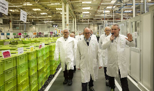 Étaples-ban a Valeo a régóta fennálló szakértelmét új technológiákkal ötvözi, hogy formálja a nagyfeszültségű villamosítás jövőjét a „Made in France” jegyében